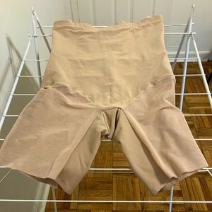 Women’s Honeylove Superpower Short in Sand, size 1X